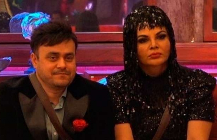 ފިރިމީހާ ދައްކާލިތާ ދެ މަސް ފަހުން ރާކީ ސިންގަލް