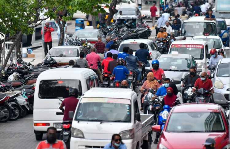 މާދަމާ މާލޭގައި ބޮޑެތި ވެހިކަލްތައް ދުއްވުން މަނާ