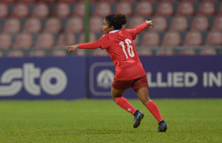 ނޫރާގެ ލަނޑުން ރާއްޖޭން ސީޝެލްސް ބަލިކޮށްފި