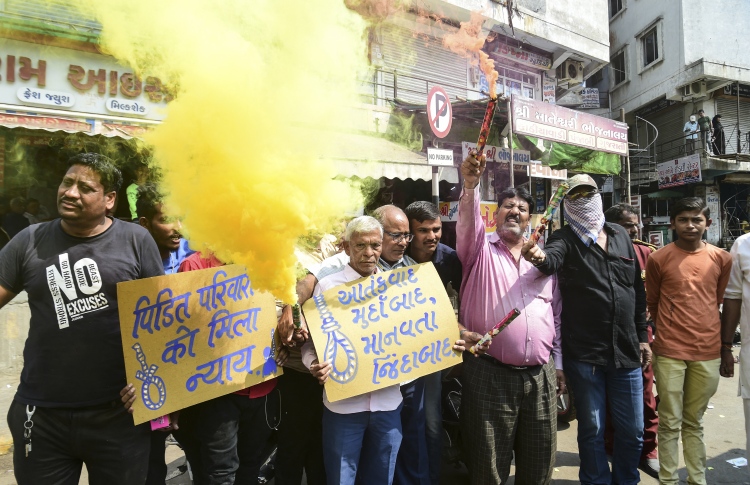 އަހްމަދުއާބާދުގަ ބޮން ގޮއްވި މީހުންނަށް މަރުގެ ހުކުމް