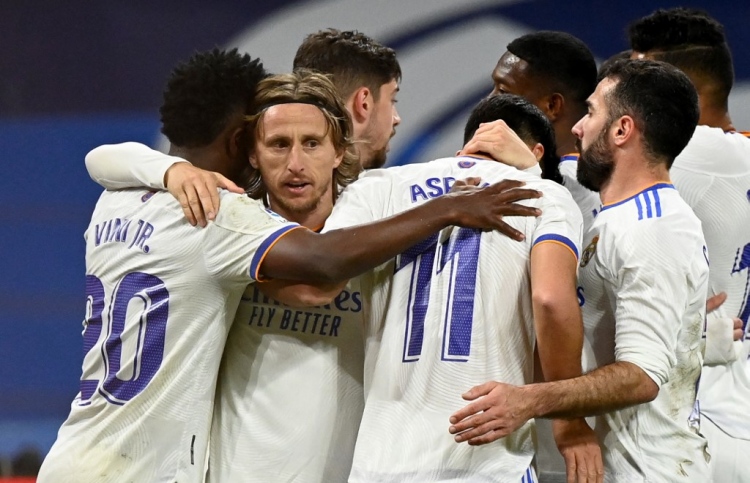 Real Madrid bounce back from PSG disappointment by beating Alaves