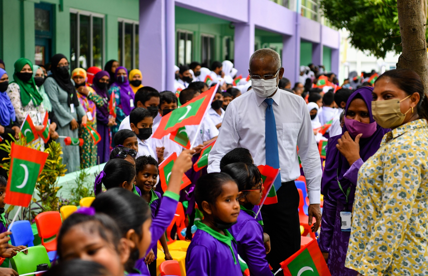 ޅ. ނައިފަރު މަދްރަސަތުލް އިފްތިތާހުގެ ދަރިވަރުންނާ ރައީސް ބައްދަލުކުރަނީ-- ފޮޓޯ: ރައީސް އޮފީސް