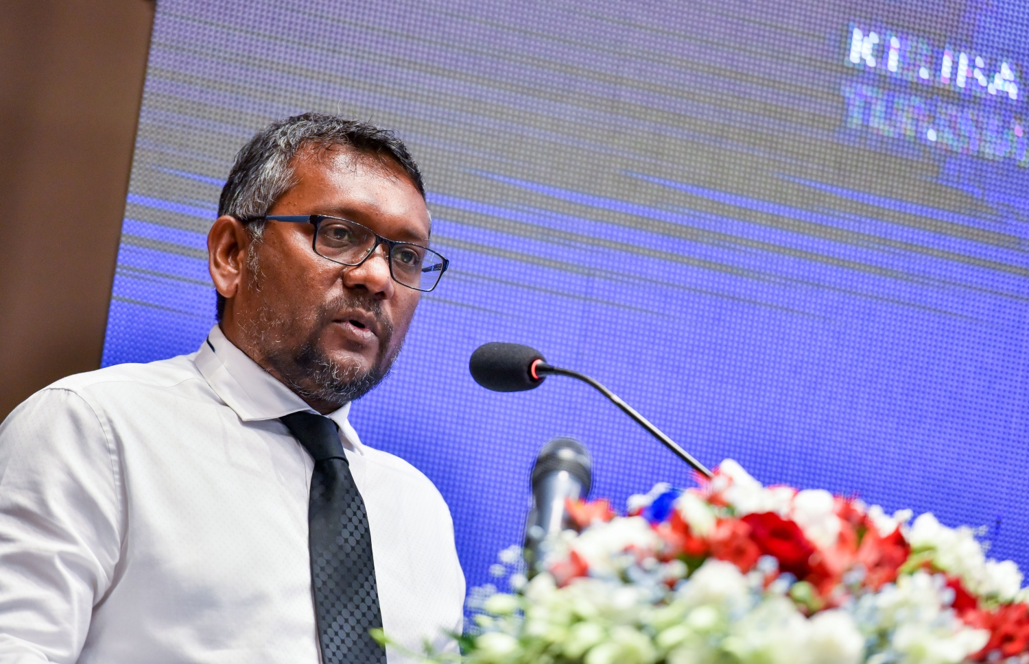 ސަބްމެރިން ކޭބަލް އެއްބަސްވުމުގައި ސޮއި ކުރެއްވުމަށް ބޭއްވި ރަސްމިއްޔާތުގައި ފައްޔާޒު ވާހަކަދައްކަވަނީ-- ފޮޓޯ: އިކޮނޮމިކް މިނިސްޓްރީ