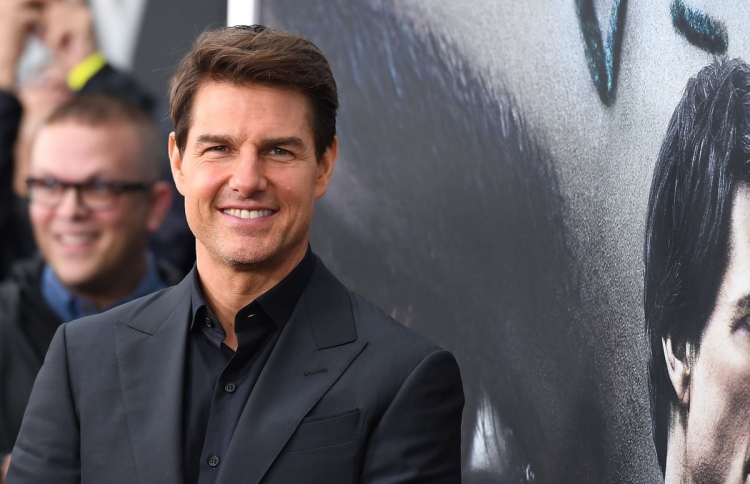 ކޫސަނި ކަންތައްތަކާ ޓޮމް ކްރޫޒް ވަރަށް ރުޅިގަދަވޭ