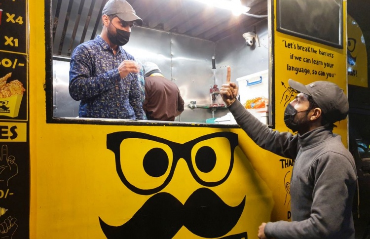 އިވުމުން މަހުރޫމްވެފައިވާ އާއިލާއެއް ހިންގާ ގާޑިޔަލެއް