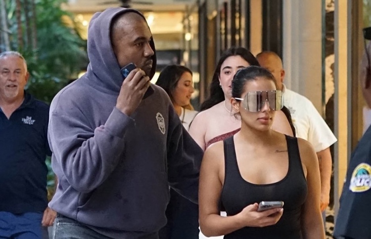 ކާންޔޭ، ކިމް ވައްތަރު ޖަހާ އެހެން އަންހެނަކާ އެކު