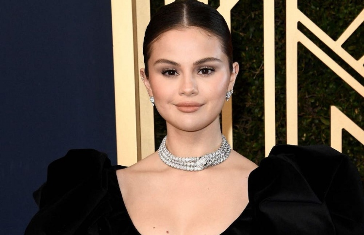 އެވޯޑް ހަފުލާގައި ސެލީނާ އުޅުނީ ހުސް ފަޔާ