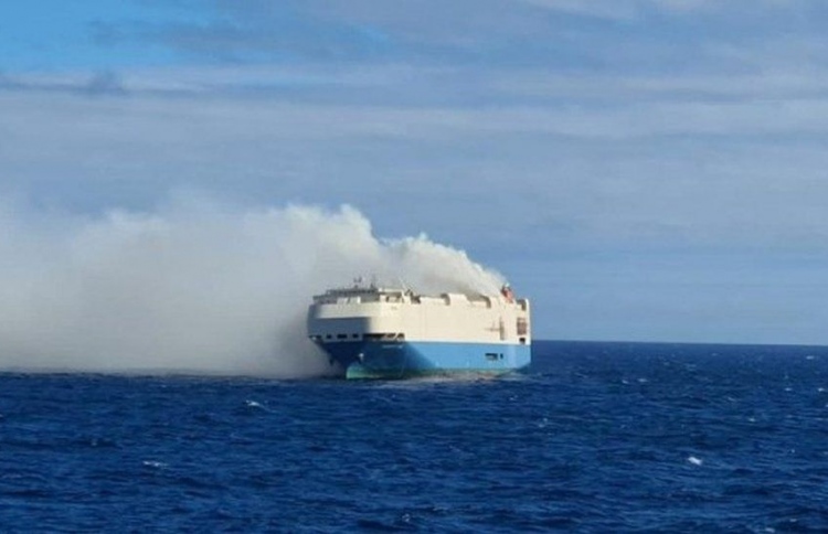 4،000 ލަގްޒަރީ ކާރު އުފުލި ބޯޓެއް ފެތިއްޖެ