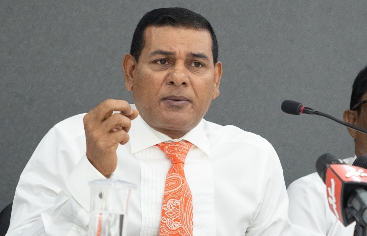 ސަން ސިޔާމްގެ ޕާސްޕޯޓް ސިންގަޕޫރުން ހިފަހައްޓައިފި