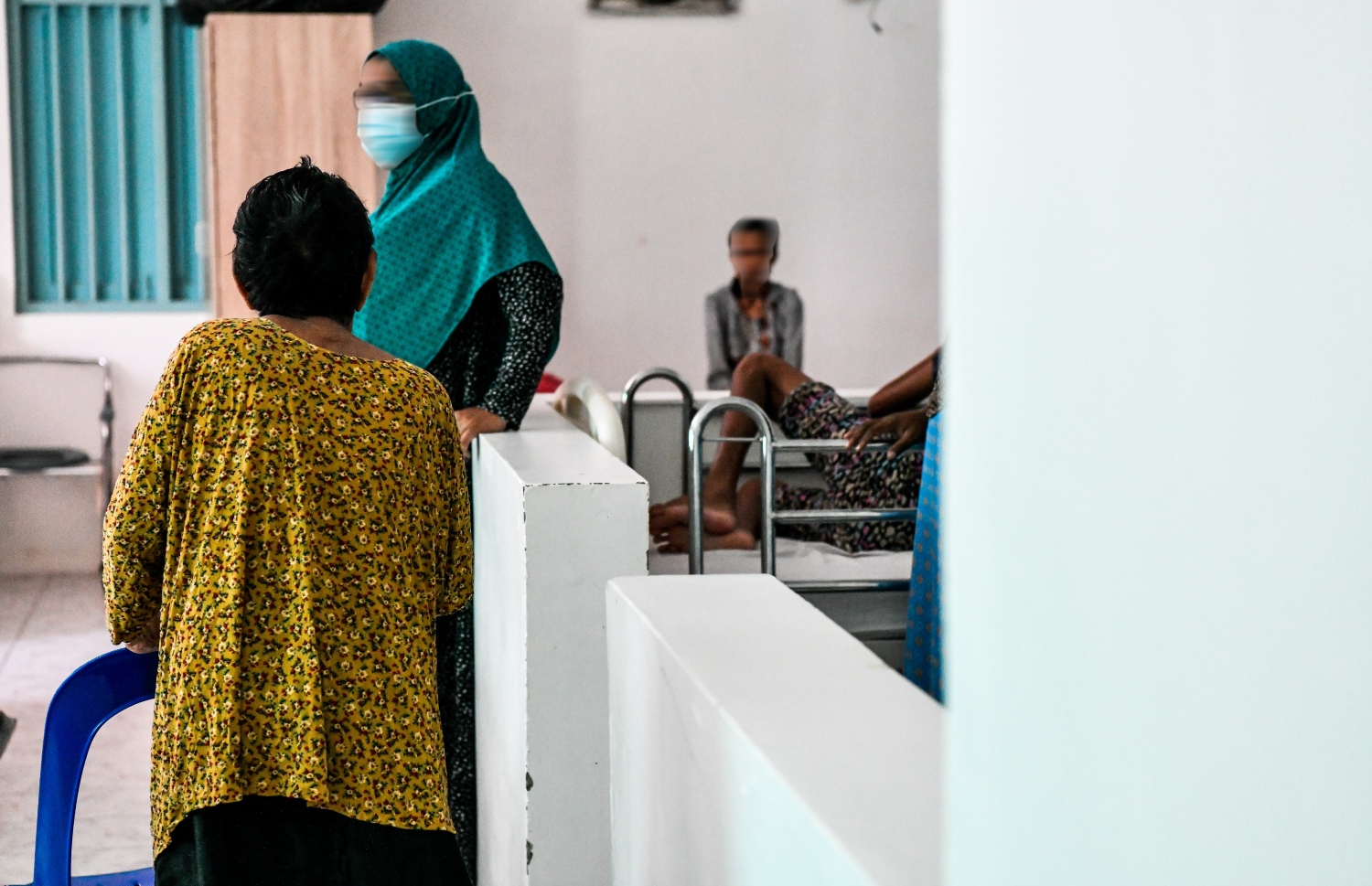 ގުރައިދޫ މަރުކަޒުގައި އަންހެނުން ތިބޭ ވޯޑުގައި އުޅޭ މީހުން ނިދާ ތަން.-- ފޮޓޯ: ފަޔާޒް މޫސާ / މިހާރު