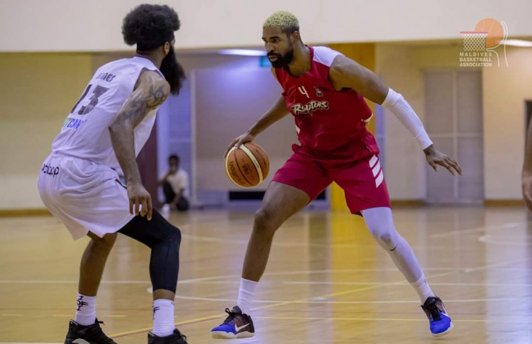 ބޯޅައިން ޖަހައި ސީލިންގު ފަޅާލި ކޮބީ ސަސްޕެންޑްކޮށްފި