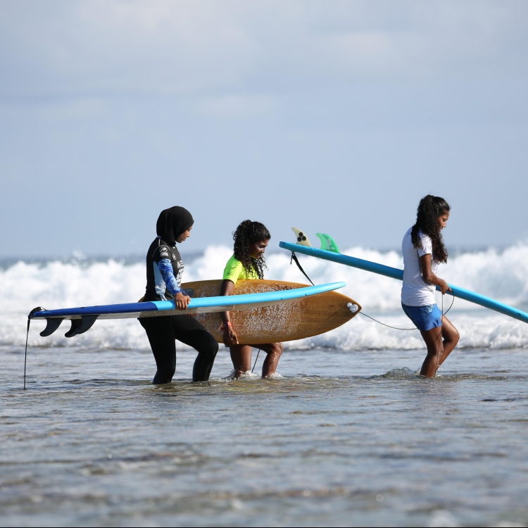 ރީތި ރާޅުތަކުގެ އުހުގައި މި ތިން އަންހެނުން