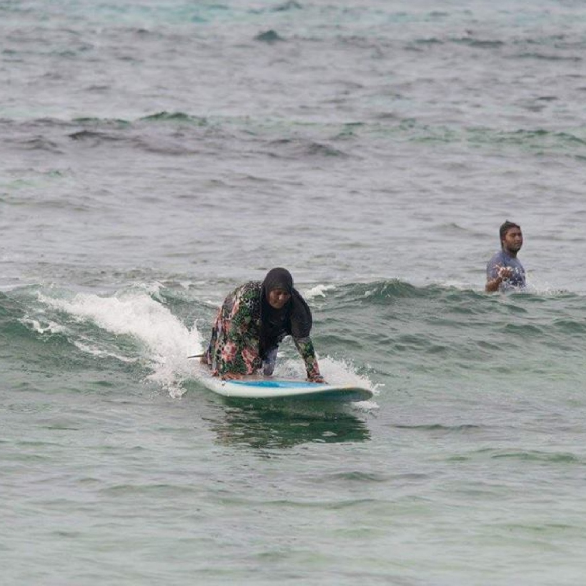 10 ކުދިންނާ އެކު ސަންފައްތަ ވެސް ރާޅުތަކުގެ ތެރެއަށް