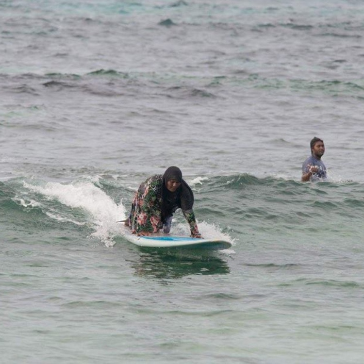 10 ކުދިންނާ އެކު ސަންފައްތަ ވެސް ރާޅުތަކުގެ ތެރެއަށް