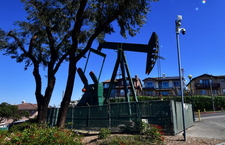 ޕާކިސްތާނުން ތެލާއި ގޭހުގެ ބޮޑު ރިޒާވެއް ފެނިއްޖެ