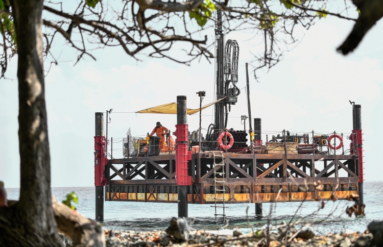 ރައީސްގެ އިންޑިއާ ދަތުރުގައި ބްރިޖް މަޝްރޫއު ފައްޓަވަނީ