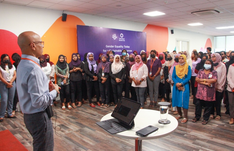 އަންހެނުން ބާރުވެރިކުރުވަން ދިރާގުން އެކްޝަން ޕްލޭނެއް