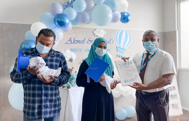 ހަމަހުގައި އުފަންވި ޓުވިންސް ސަލާމަތްކޮށް ބޮޑު އުފަލެއް