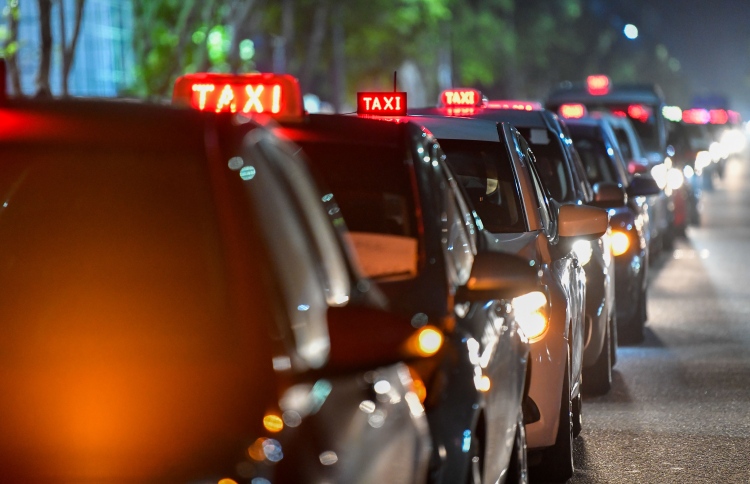 ޑްރައިވަރުން ކަނޑައެޅި އަގުގައި ދަތުރުތައް ފަށައިފި