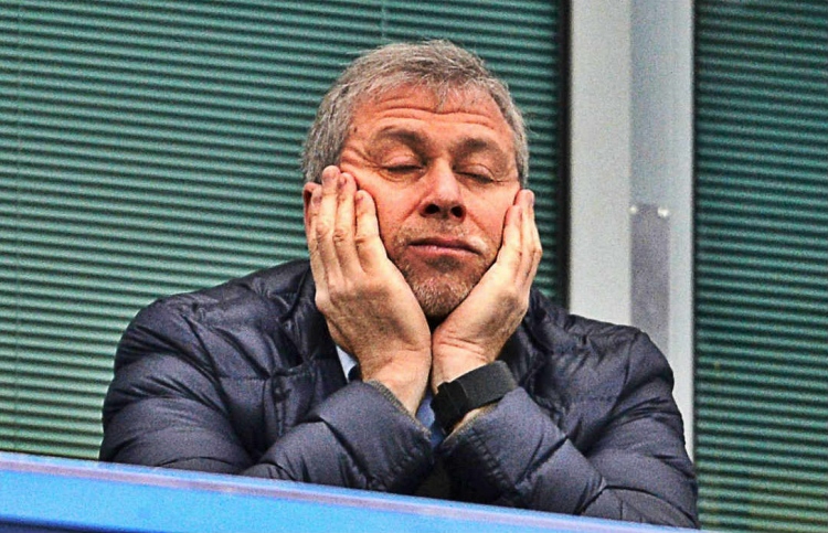 ޗެލްސީގެ ބޯޑު ޑިރެކްޓަރުކަމުން އަބްރޮމޮވިޗް ބޭރުކޮށްފި