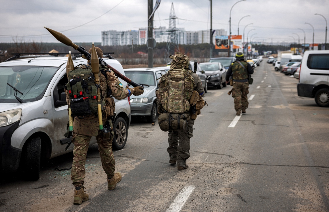 އިރްޕިން - މާޗް 14: ޔުކްރޭންގެ ހުޅަނގު އުތުރުގެ އިރްޕިންގައި އެ ގައުމުގެ ސިފައިން ހަތިޔާރާ އެކު ހަރަކާތްތެރި ވަނީ. --ފޮޓޯ:އޭއެފްޕީ