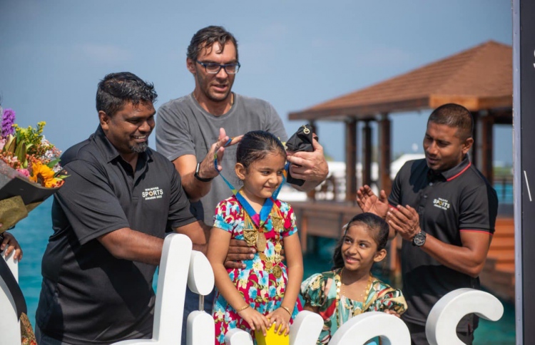 ގިބާ އާއެކު ވީއޭއެމްގެ ރައީސް މުހައްމަދު ރަނޭޝް އާއި ސްޕޯޓްސް މިނިސްޓަރު އަހްމަދު މަހްލޫފް: ގިބާ ބައިވެރިވާ ވޮލީ ހަވީރެއް ބާއްވަނން ވީއޭއެމްއިން ވަނީ އިއުލާންކޮށްފަ --- ފޮޓޯ: ވީއޭއެމް