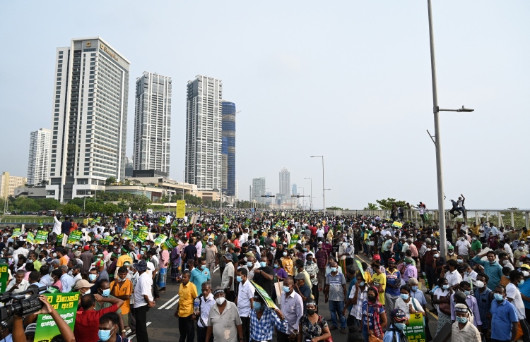 ލަންކާގެ ކާފިއު އުވައިލުމުން ރޭލު ދަތުރުތައް ފަށައިފި