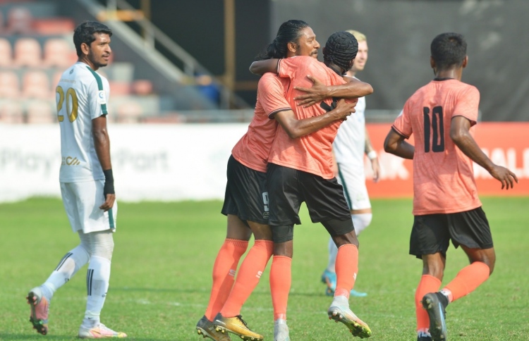 ދެވަނައިގައި އީގަލްސްއިން ފުރަތަމަ ބުރު ނިންމާލައިފި