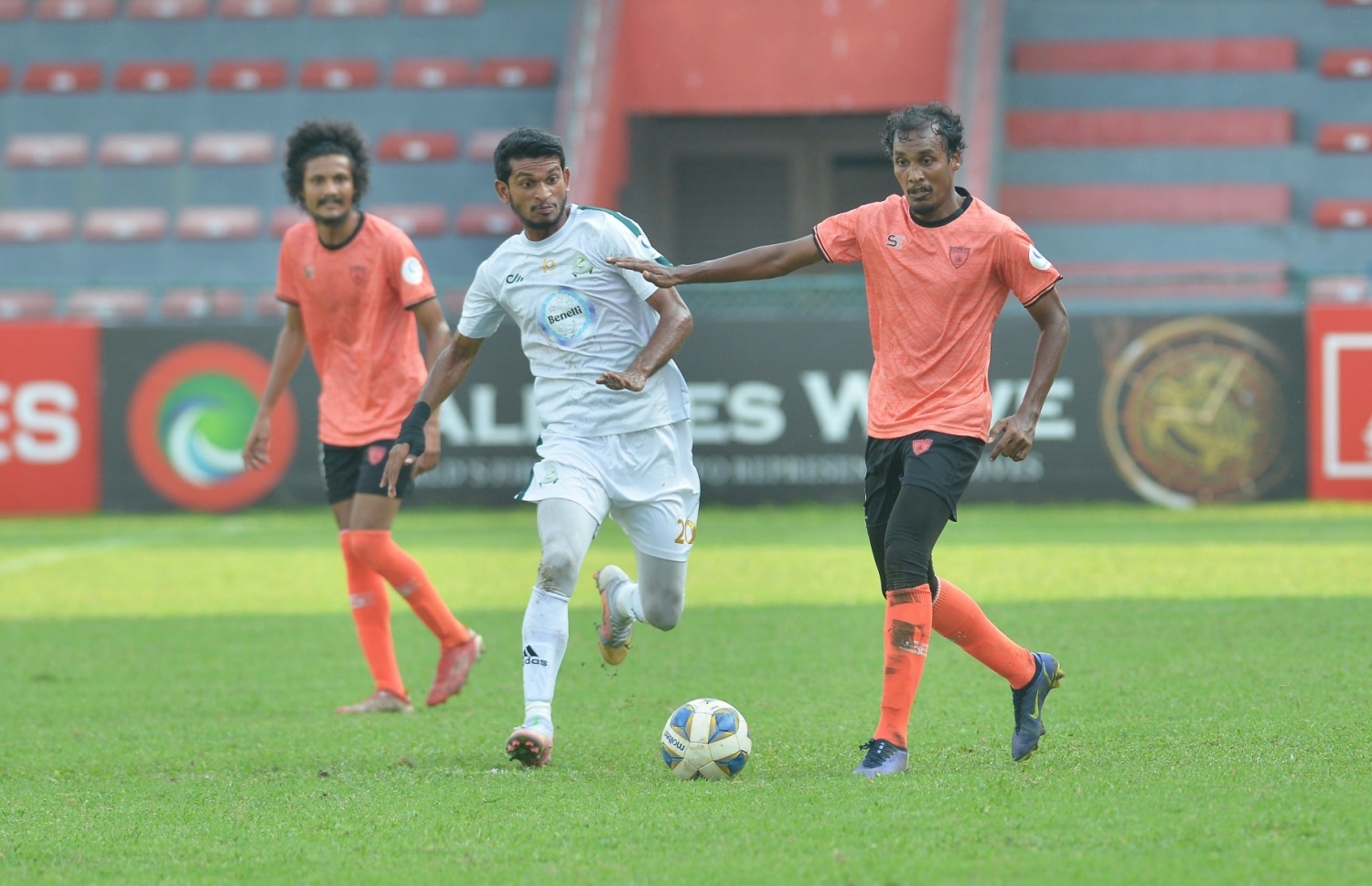 ދިވެހި ޕްރިމިއާ ލީގުގައި މިއަދު ހަވީރު ގްރީން އާއި އީގަލްސް ކުޅުނު މެޗުގެ ތެރެއިން އީގަލްސްއިން މެޗު ކާމިޔާބު ކުރީ 4-2 ން --- ފޮޓޯ: އެފްއޭއެމް