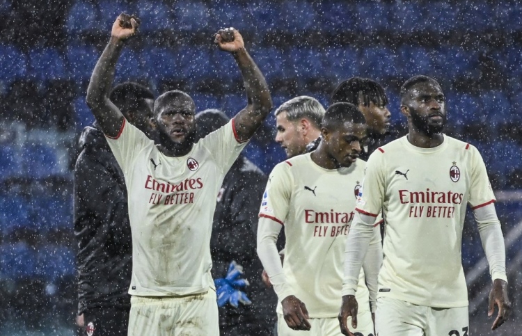 އިންޓަ އެއްވަރުވެ، އޭސީ މިލާން އެއްވަނައިގައި ކުރިއަށް