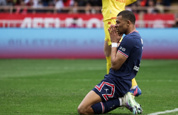 މެސީ ނުލައި ކުޅުނު ޕީއެސްޖީ، މޮނާކޯ އަތުން ބަލިވެއްޖެ