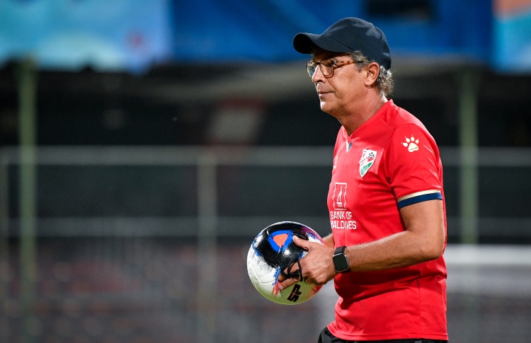 މުސާރަ ނުދޭ ވާހަކަ ބާއްވާފައި ކޯޗު އާ އެއްބަސްވުމަކަށް