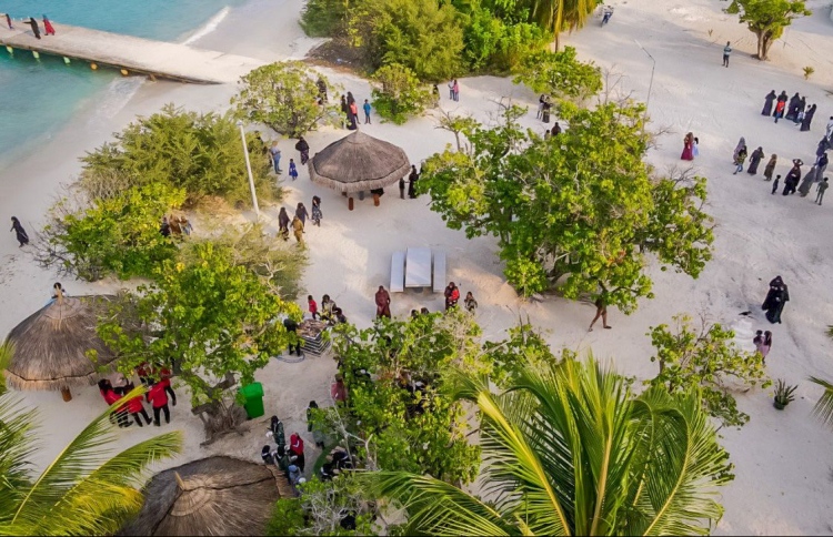 ބީއެމްއެލްގެ އެހީގައި ޅައިމަގުގައި ކޮމިއުނިޓީ ބީޗެއް