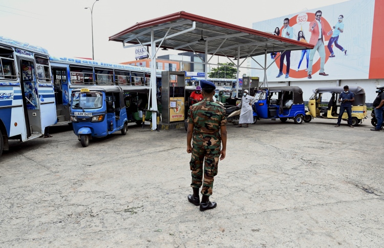 ޕެޓްރޯލް ކިޔޫގައި މީހަކު މަރާލުމުން ސިފައިން ފޯރިއަށް