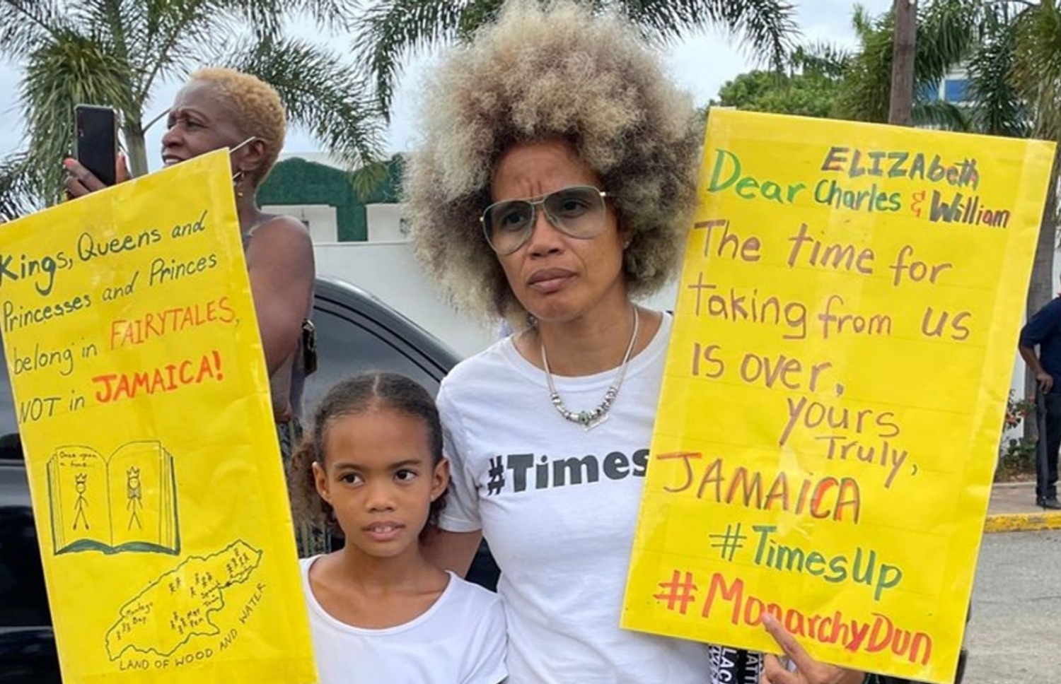 ޝާހީ އާއިލާއާ ދެކޮޅަށް ޖެމެއިކާގައި ބޭއްވި މުޒާހަރާ.-- ފޮޓޯ: ޕީއޭ