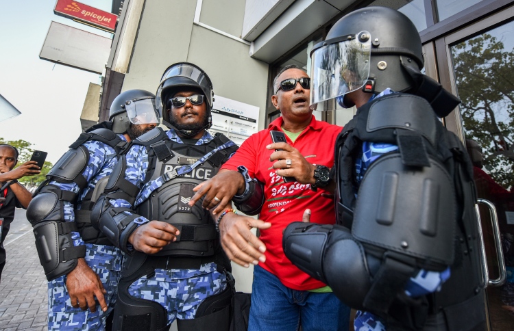 ނަރީޝްއާއެކު 8 މީހެއްގެ ބަންދު އިތުރުކޮށްފި