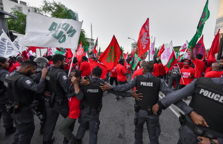 ނޫސްވެރިން "ހޭއަރުވާލާނަމޭ" ބުނި މައްސަލަ ބަލަންޖެހޭ