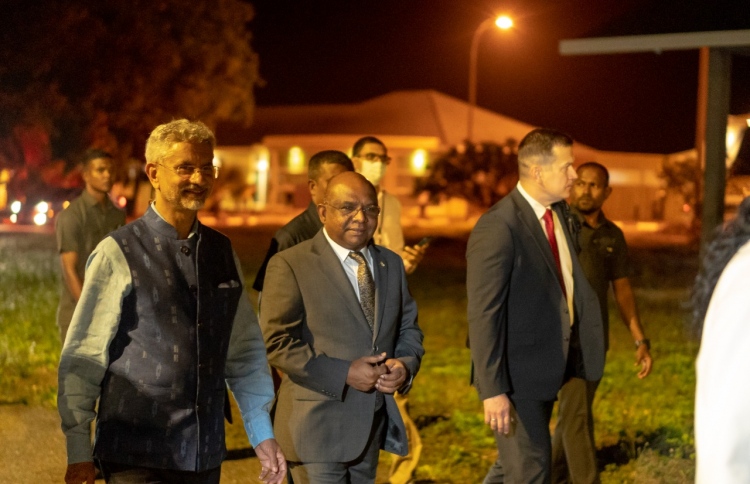 އިންޑިއާގެ ފޮރިން މިނިސްޓަރު އައްޑުއަށް ވަޑައިގެންފި