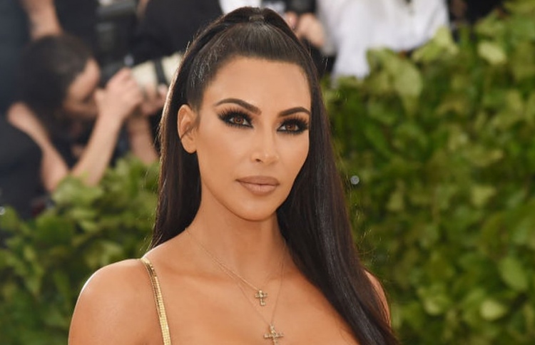 ކިމް ކާޑޭޝިއަން ބޭނުންވަނީ ލޯ ފާމެއް ހުޅުވަން