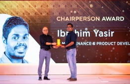 Ibrahim Yasir receiving the Chairperson Award --Photo: Dhiraagu