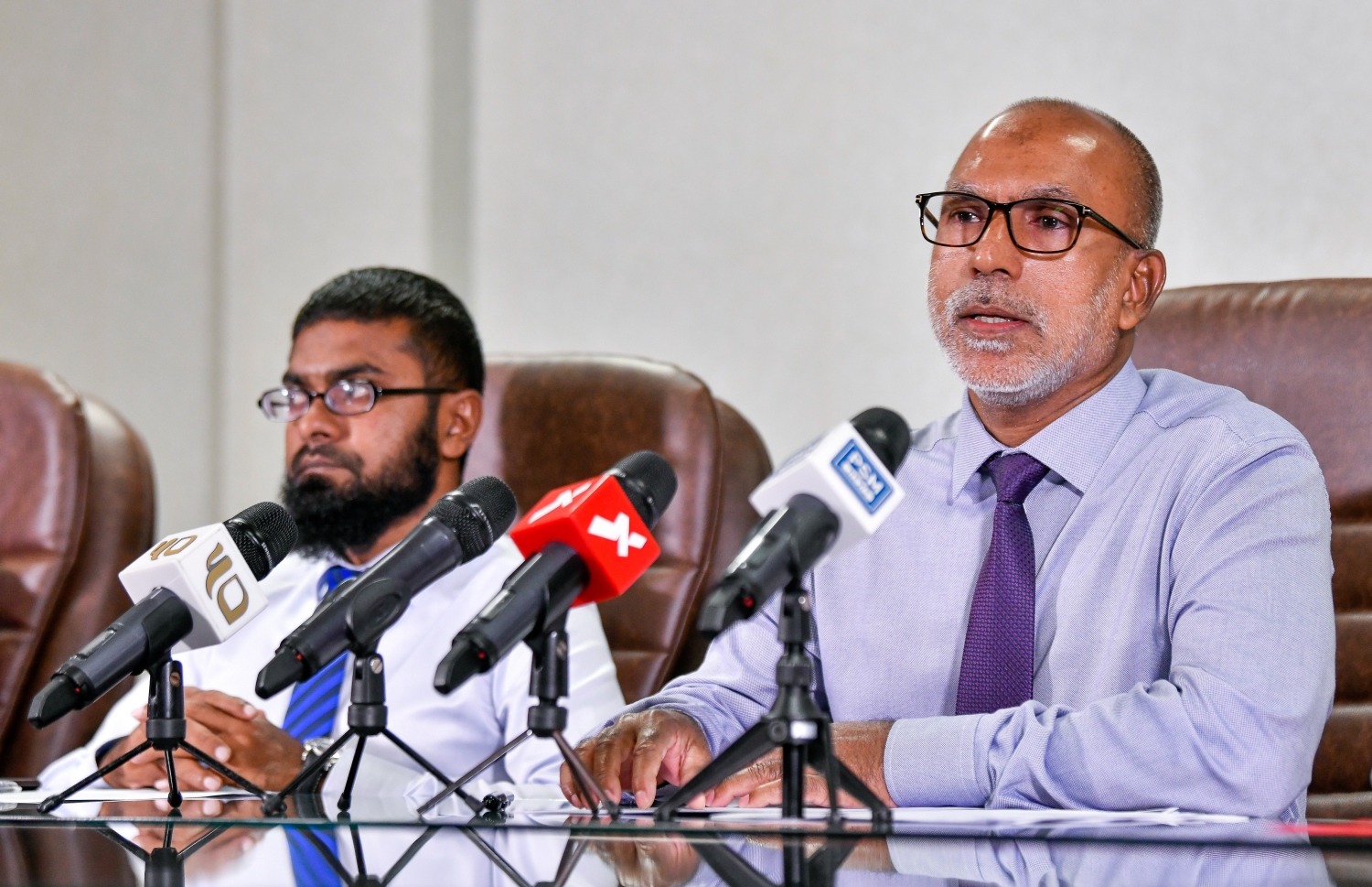 އިސްލާމިކް މިނިސްޓްރީން ރޯދަ މަހަށް ވަމުން އަންނަ ތައްޔާރީތަކާ ގުޅޭ ގޮތުން ނޫސްވެރިންނަށް މައުލޫމާތު ދިނުމަށް އިސްލާމީ މަރުކަޒުގައި ހެނދުނު ބޭއްވި ޕްރެސްގައި މިނިސްޓަރު ޑރ. އަހްމަދު ޒާހިރު ވާހަކަދައްކަވަނީ.-- ފޮޓޯ: ފަޔާޒް މޫސާ / މިހާރު