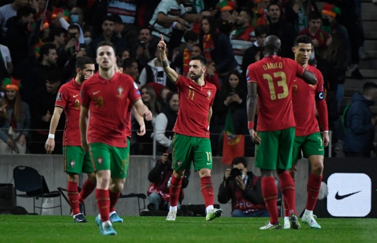 ރޮނާލްޑޯގެ ޕޯޗުގަލް ވޯލްޑް ކަޕަށް، ތަރިއަކީ ފެނާންޑޭޒް