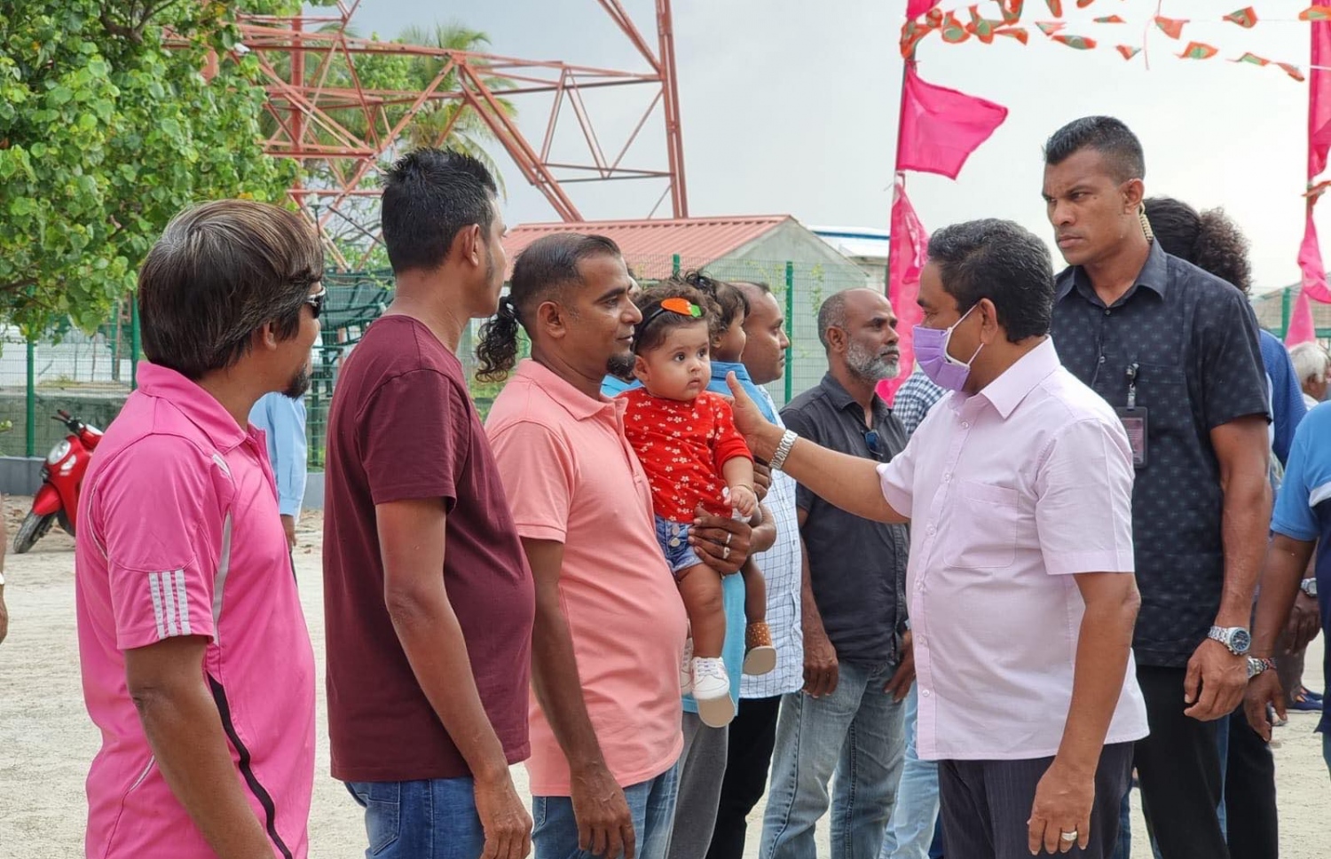 ޔާމީން، އިއްޔެ ހަވީރު ކުރެންދު އަށް ވަޑައިގަތުމުން މަރުހަބާ ކިޔަނީ.---ފޮޓޯ: ޕީޕީއެމް