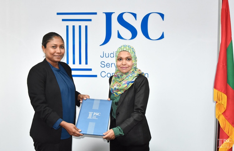 ފެމިލީ ކޯޓުގެ އިސް ގާޒީކަން ހުޒައިފާ އަށް