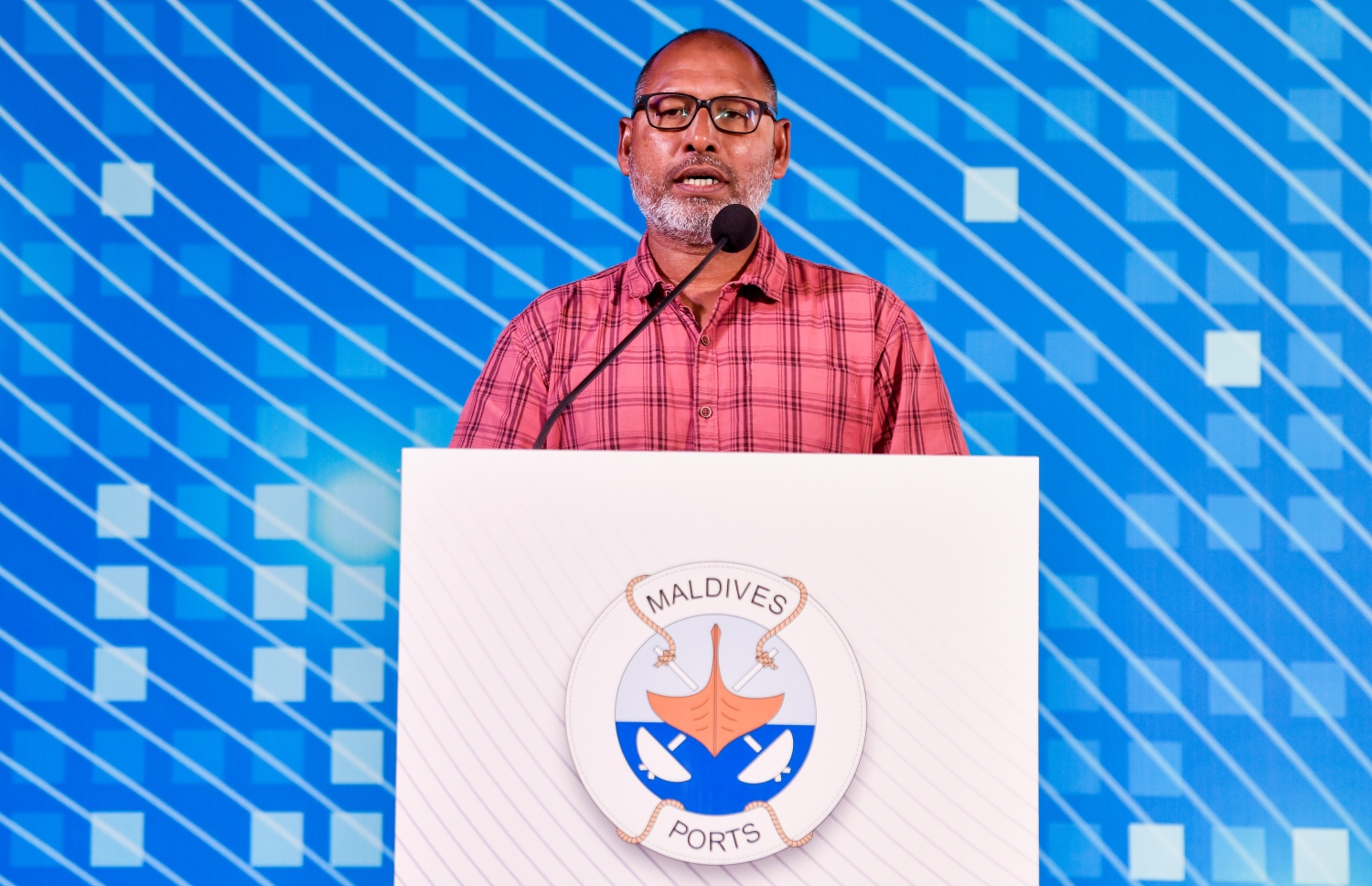 ކޮމިޝަނާ ޖެނެރަލް އޮފް ކަސްޓަމްސް އަބްދުﷲ ޝަރީފު އެމްޕީއެލްގެ ޑިޖިޓަލައިޒޭޝަން ކެމްޕޭނާ ގުޅޭގޮތުން ވާހަކަދައްކަވަނީ-- ފޮޓޯ: ފަޔާޒު މޫސާ/މިހާރު