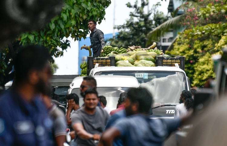 ފުރަތަމަ ހުތުރު ބަސްތަކާ ދުރުވޭ، އޭގެ ފަހުން ރޯދަ!