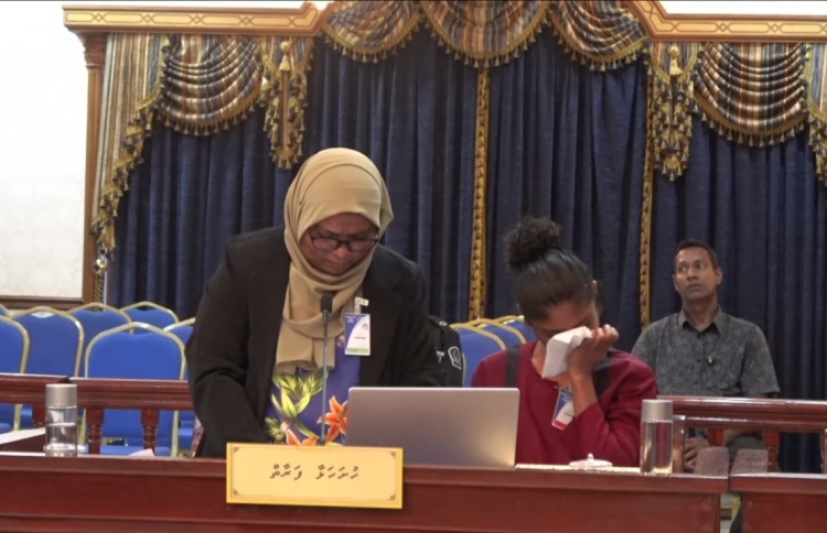 އަނިޔާގެ މާޒީ ކިޔައިދިނުމުން ނަޒާހާއަށް ކެތެއްނުވި