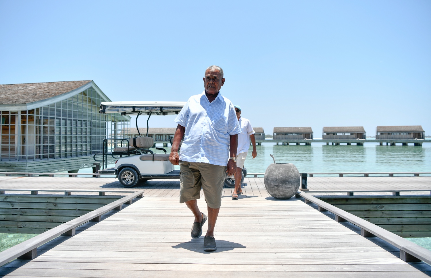 އުއްޗު ފޮޓޯއަކަށް ހުއްޓިވަޑައިގެން: އޭނާ އަކީ ގިނަ ރިސޯޓްތަކެއް ހެއްދެވި ބޭފުޅެއް-- ފޮޓޯ: ނިޝާން އަލީ | މިހާރު