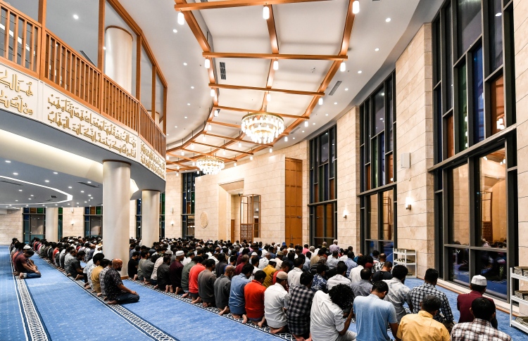 ތަރާވީހު ނަމާދު ކުރުކޮށް ކުރުމާއި ދިގުކޮށް ކުރުން