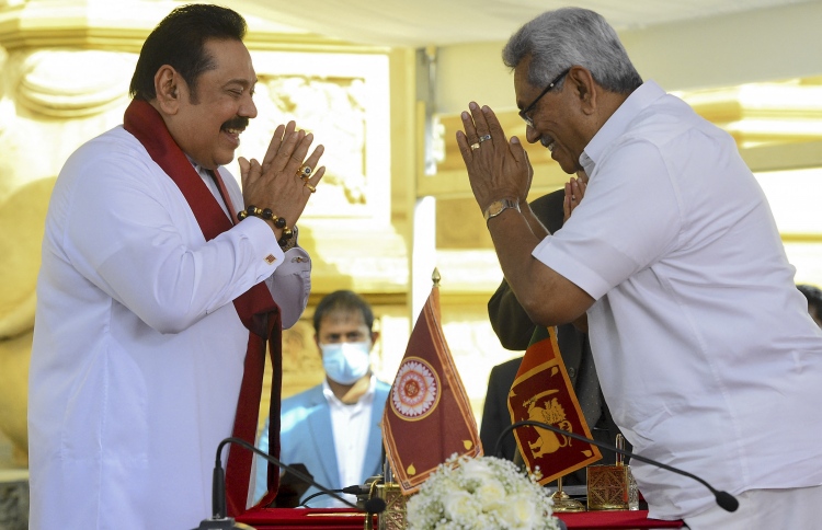 ލަންކާގެ ބާރުގަދަ ރާޖަޕަކްސާ އާއިލާ ހޫނުފެނުގައި